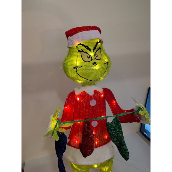 49" CHRISTMAS LIGHTED TINSEL GRINCH W/ STOCKINGS 3D YARD SCULPTURE DECOR - Picture 8 of 10
